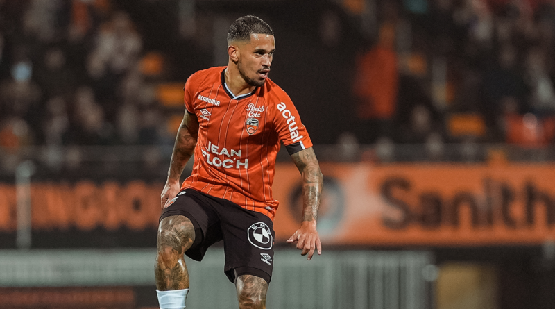 Lateral Igor Silva atuou por cinco temporadas no Lorient, da França