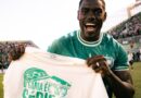 Zagueiro Zulu celebra acesso à Série C com o Gama