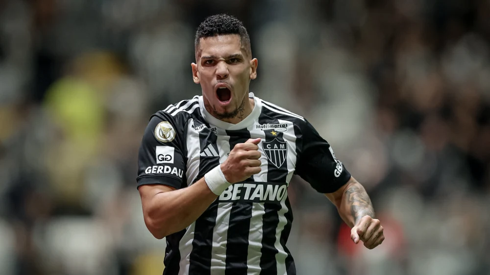 Paulinho: maior venda da história entre clubes brasileiros (Foto: Pedro Souza/Atlético-MG)