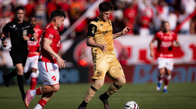 Perotti, atacante do Sport