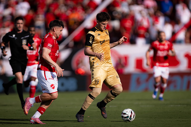 Perotti, atacante do Sport
