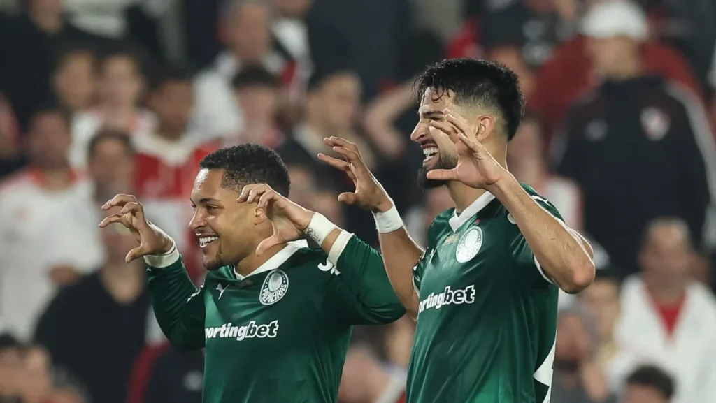 Vitor Roque e Flaco López, dupla do Palmeiras (Foto: Cesar Greco/Palmeiras)