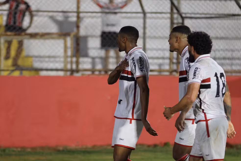 Vilar, zagueiro do Botafogo-SP, marcou seu terceiro gol nesta Série B
