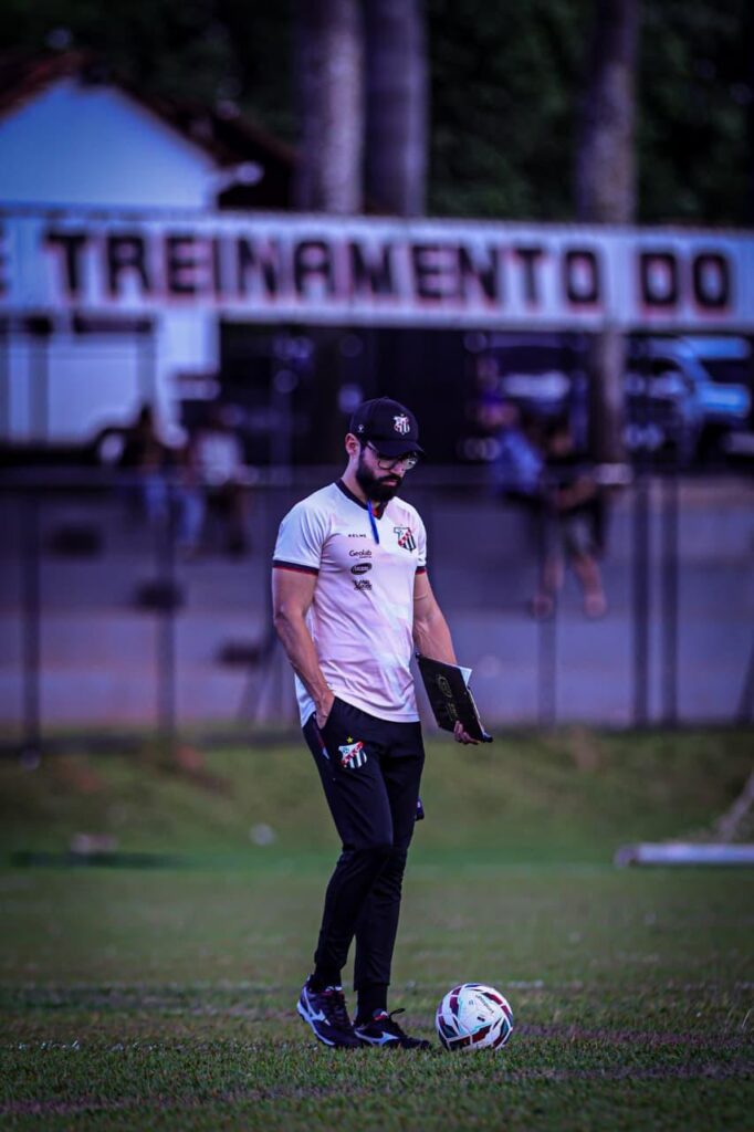 Treinador Luan Carlos, do Anápolis
