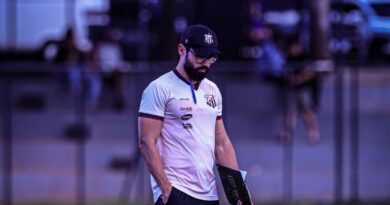Treinador Luan Carlos, do Anápolis