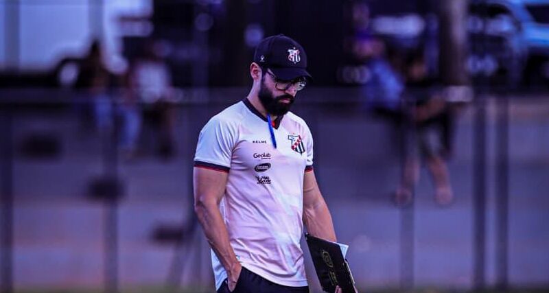 Treinador Luan Carlos, do Anápolis