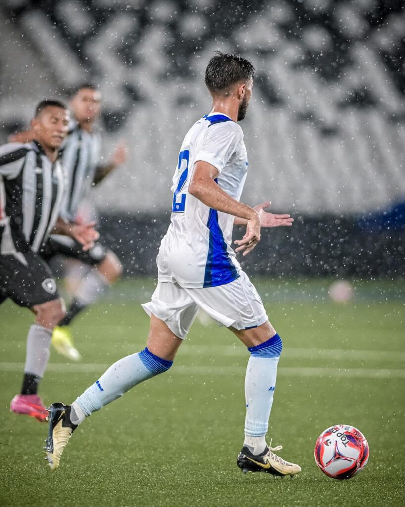 Kauã Fernandes em jogo contra o Botafogo no Engenhão