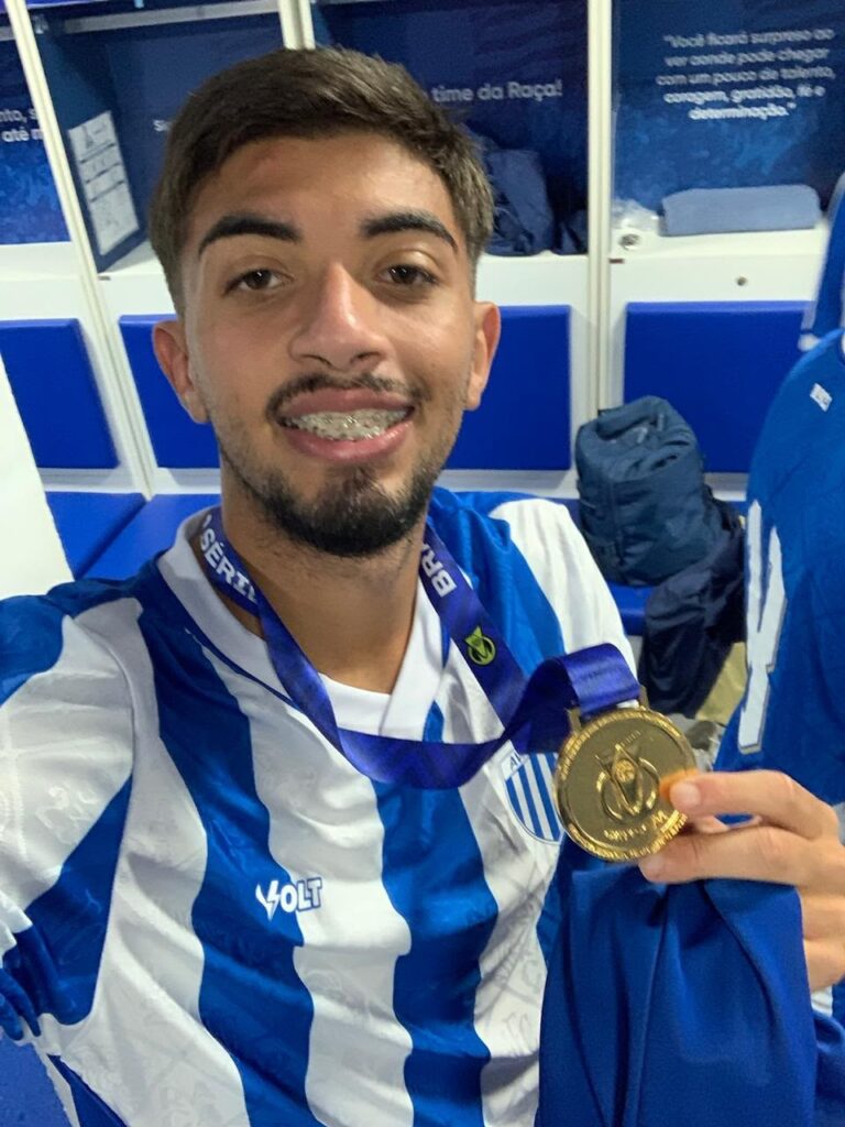 Kauã Fernandes foi campeão do Brasileiro Sub-20 Série B pelo Avaí
