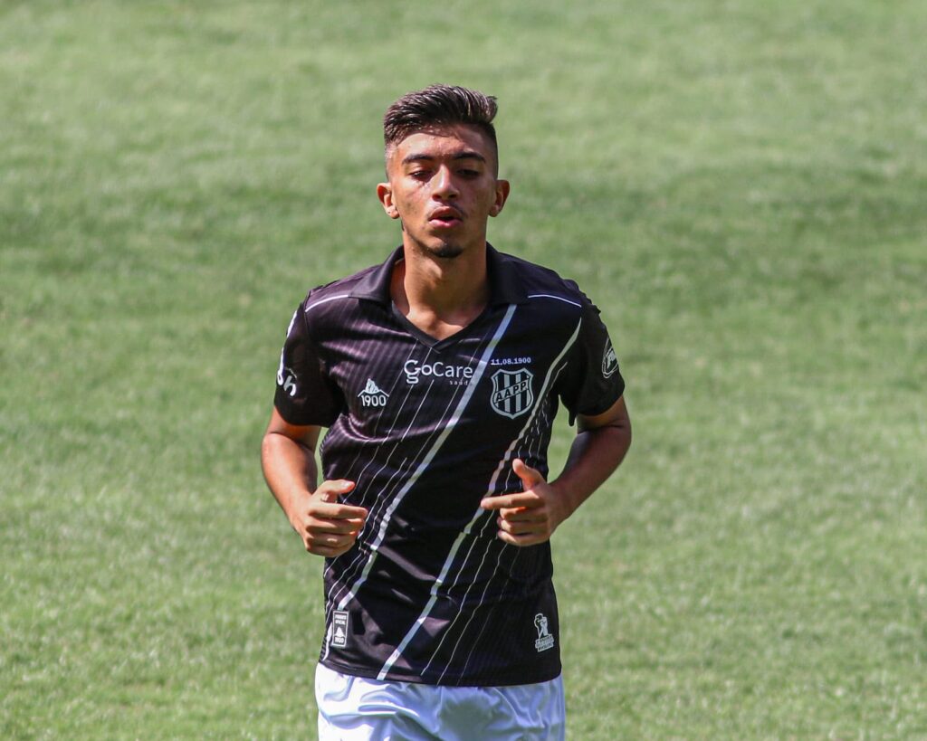 Lateral-direito Kauã Fernandes atuou na Ponte Preta na categoria Sub-15
