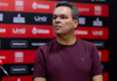 Adson Batista, presidente do Atlético-GO, chama atacante Gustavo Maia de "bundudo"