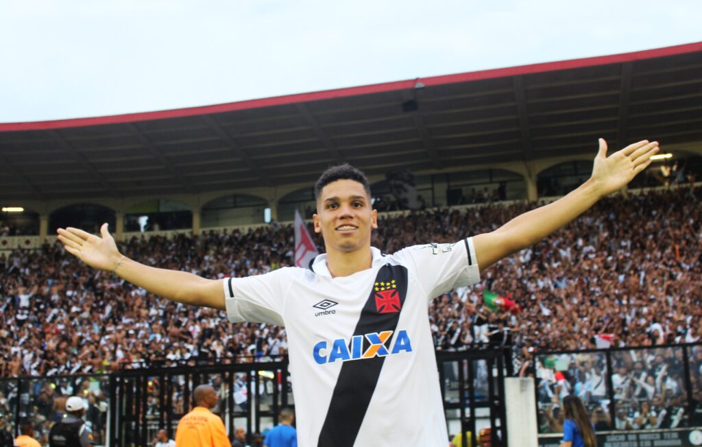 Paulinho está entre as maiores vendas da história do Vasco (Foto: Carlos Gregório Jr/Vasco)