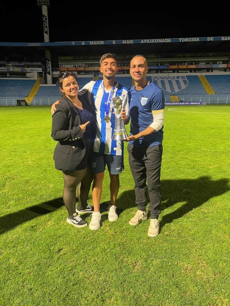 Em 2025, Kauã Fernandes sagrou-se campeão do Brasileirão Sub-20 Série B com o Avaí (Foto: Arquivo pessoal)