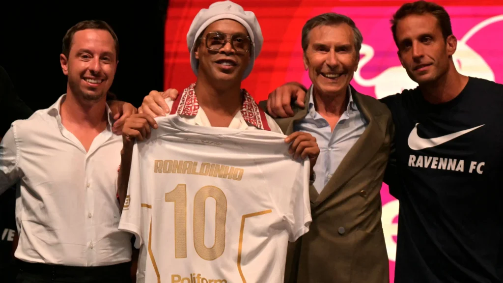 Ronaldinho Gaúcho volta ao futebol? Entenda o acordo com o Ravenna