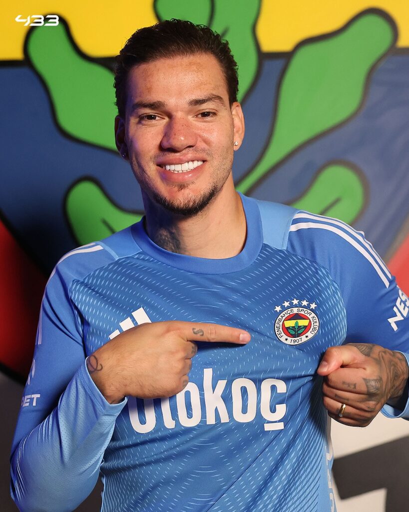 Recheado de estrelas, elenco do Fenerbahçe tem Ederson no gol (Foto: Divulgação/Fenerbahçe)