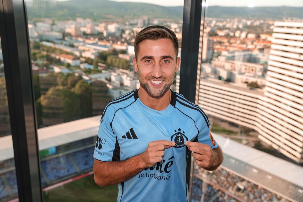Atacante Andraz Sporar é esperança de gols do Slovan Bratislava na fase de liga da Champions (Foto: Divulgação/Slovan Bratislava)