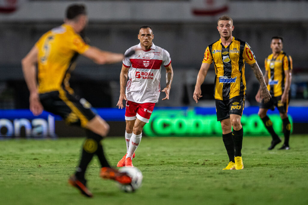 Pedro Castro, volante titular do CRB na Série B Do Campeonato Brasileiro