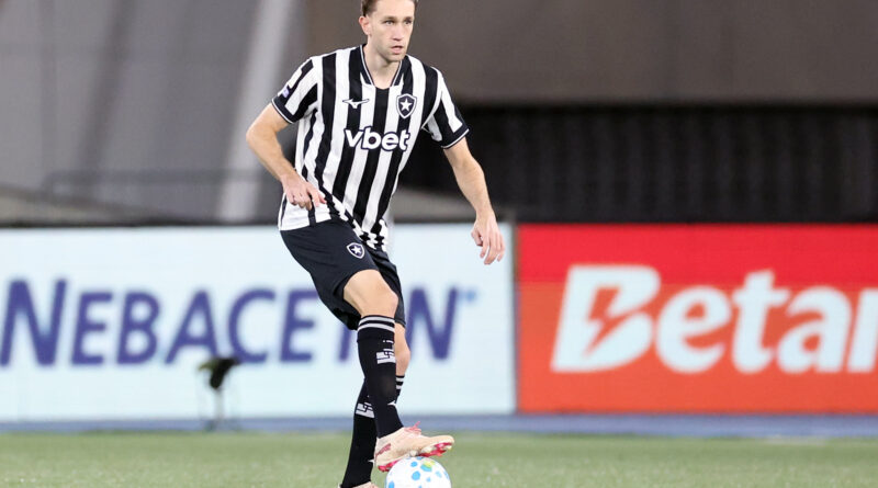 Zagueiro Arthur Chaves estreia pelo Botafogo
