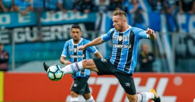 Volante Arthur está entre as maiores vendas da história do Grêmio