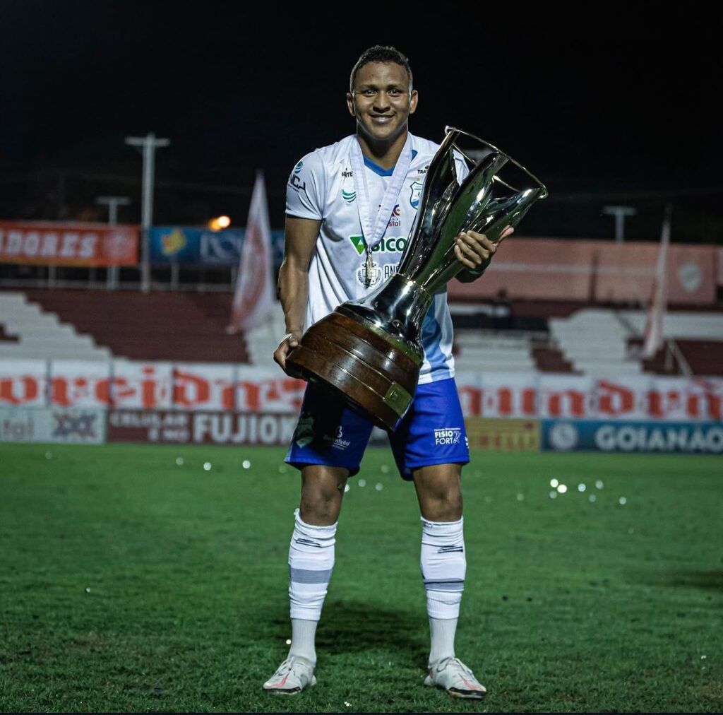 Atacante Neto Acará foi campeão goiano pelo Grêmio Anápolis em 2021 (Foto: Arquivo pessoal)