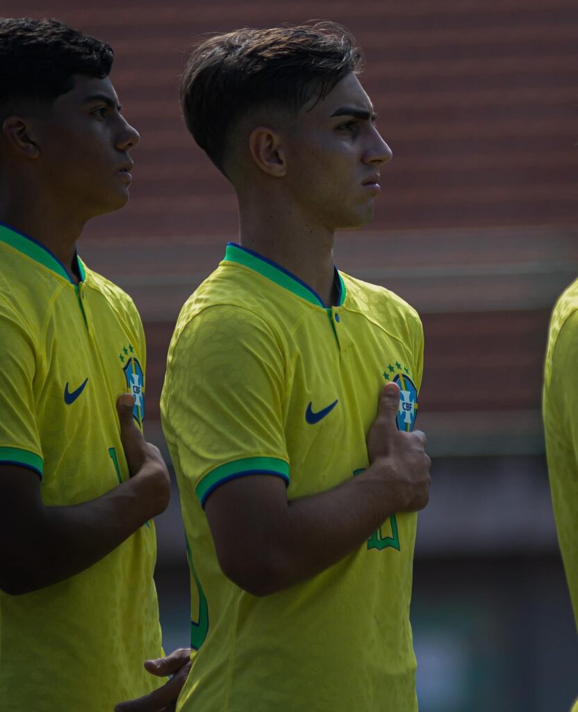 Thiago Vaz, lateral-esquerdo do Palmeiras, convocado pela categoria de base da Seleção Brasileira (Foto: Reprodução/Instagram/@olivazthiago)