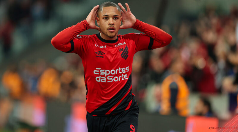 Vitor Roque ocupa a primeira posição no ranking de maiores vendas da história do Athletico-PR