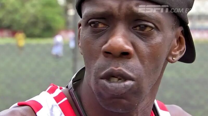 Régis Pitbull, ex-Corinthians, volta a viver nas ruas em meio à luta contra o crack Régis Pitbull, ex-atacante de Corinthians, Vasco e Ponte Preta, vive dura luta contra o vício em crack