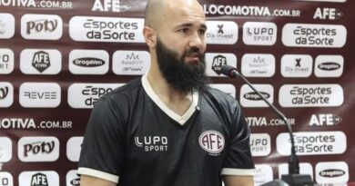 Fábio Rampi, goleiro-artilheiro, reforço da Ferroviária