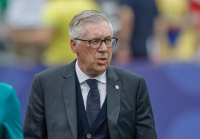 Companheiro de Ancelotti no Milan faz alerta sobre trabalho do técnico na Seleção: “Sinto pena de Carlo Ancelotti” Trabalho de Ancelotti na Seleção é criticado por Ruud Gullit