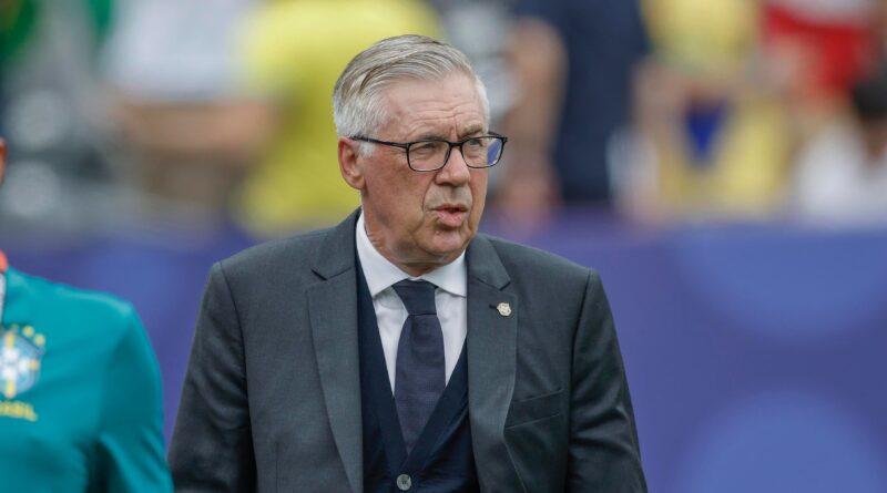 Companheiro de Ancelotti no Milan faz alerta sobre trabalho do técnico na Seleção: “Sinto pena de Carlo Ancelotti” Trabalho de Ancelotti na Seleção é criticado por Ruud Gullit