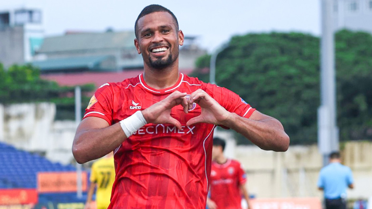 Daniel dos Anjos jogou no Flamengo e brilha no futebol do Vietnã