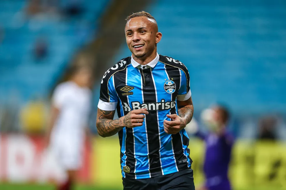 Everton Cebolinha está entre as maiores vendas da história do Grêmio