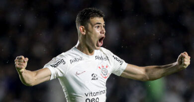 Lista das maiores venda da história do Corinthians tem o volante Gabriel Moscardo, Vampeta, Paulinho e mais