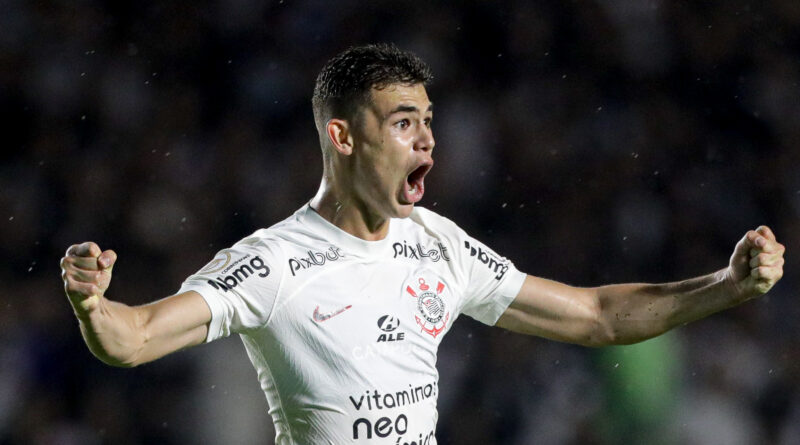Lista das maiores venda da história do Corinthians tem o volante Gabriel Moscardo, Vampeta, Paulinho e mais