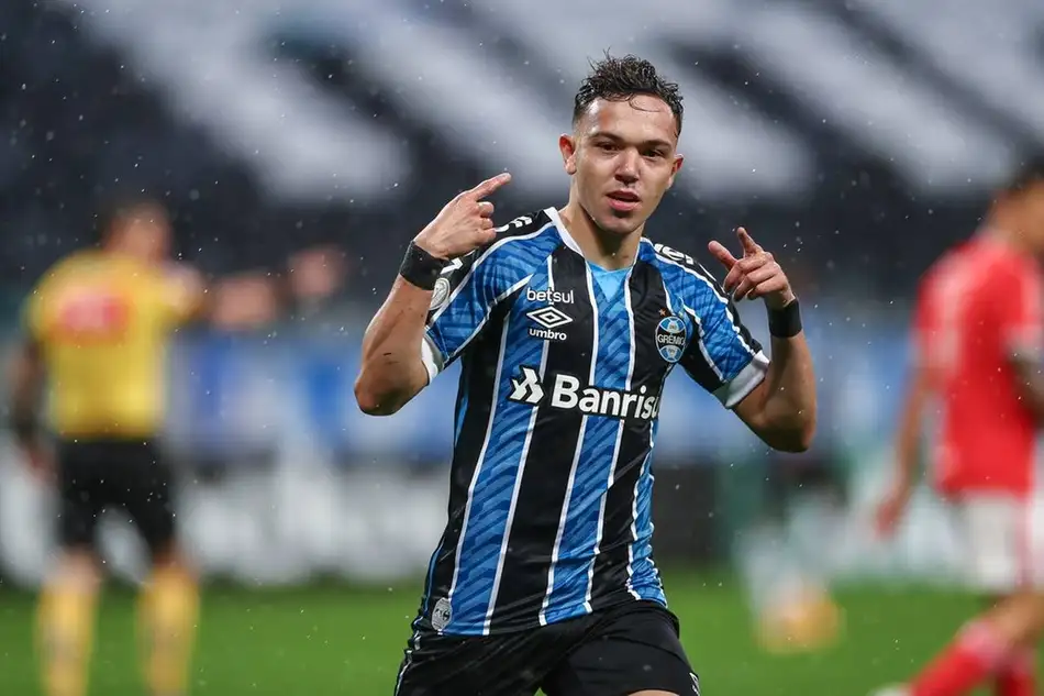 Porto pagou 15,4 milhões de euros pelo atacante Pepê (Foto: Lucas Uebel/Grêmio)