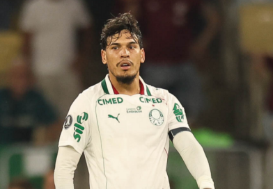 Gustavo Gómez em ação pelo Palmeiras em partida contra o Fluminense na Copa Libertadores da América