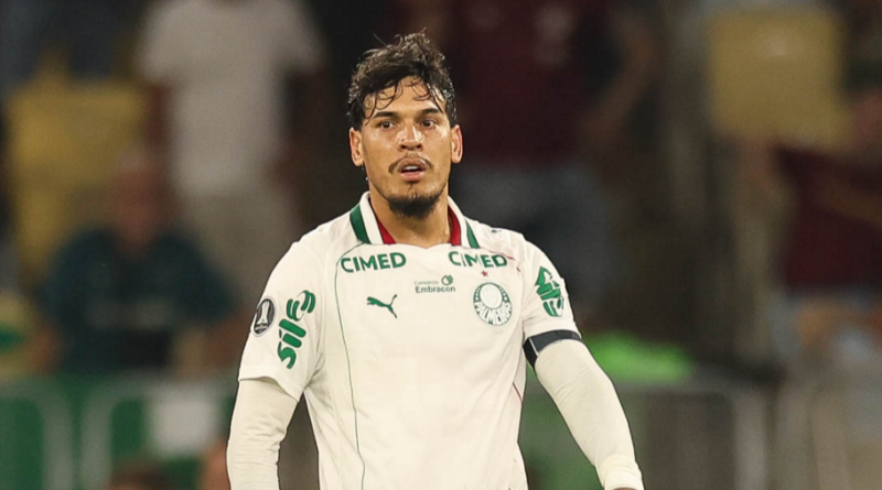 Gustavo Gómez em ação pelo Palmeiras em partida contra o Fluminense na Copa Libertadores da América