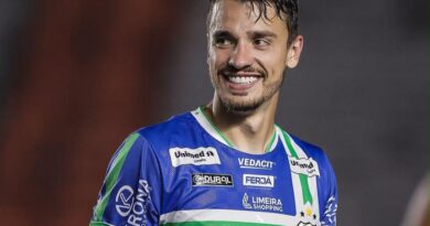 Lateral-esquerdo Heitor Roca em campo pela Inter de Limeira na Série C do Brasileirão