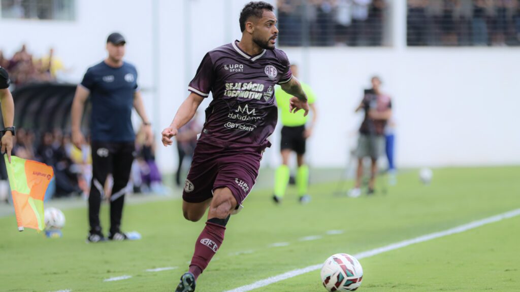 Juninho, atacante da Ferroviária