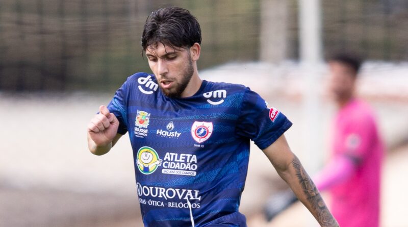 Caio Alberto, irmão de Yuri Alberto, do Corinthians, é zagueiro é joga em clube do interior de São Paulo