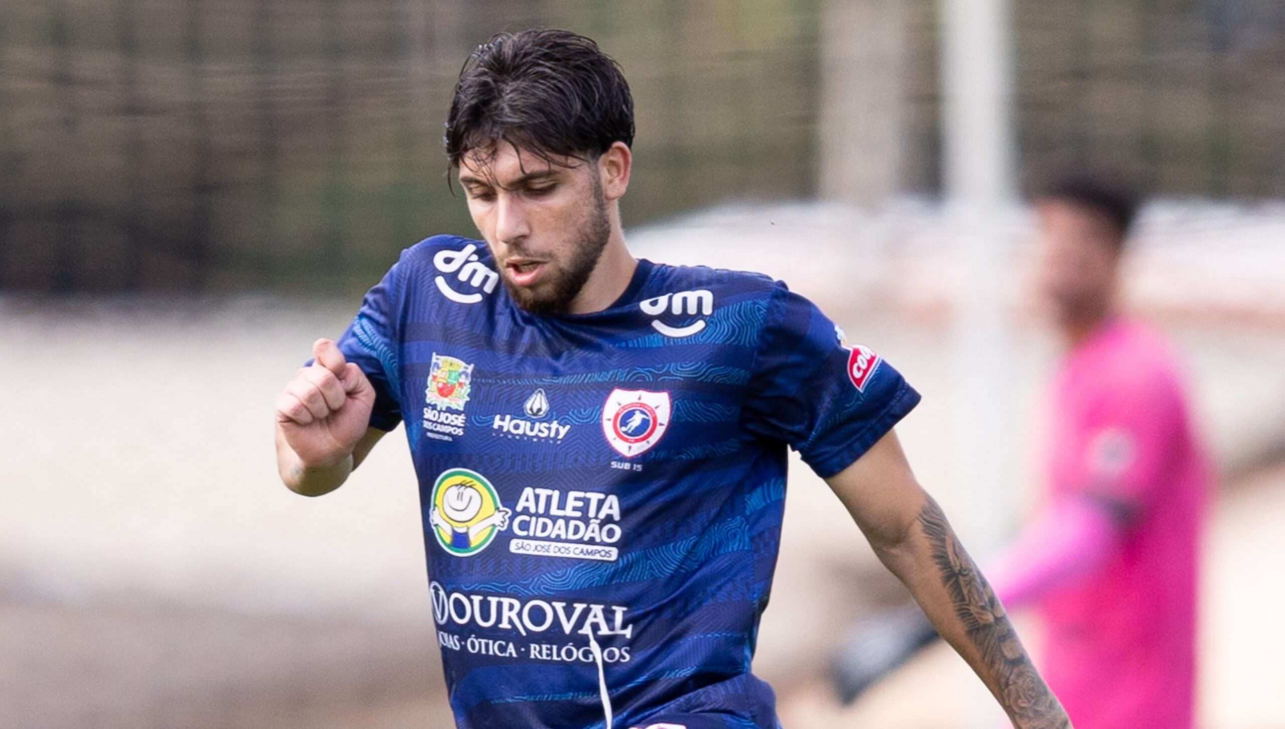 Caio Alberto, irmão de Yuri Alberto, do Corinthians, é zagueiro é joga em clube do interior de São Paulo