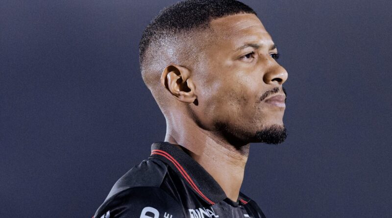 Vilar, zagueiro do Botafogo-SP, renova contrato com o clube até 2029.