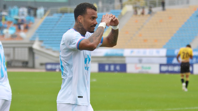 Atacante Matheus Serafim brilha na Coreia do Sul